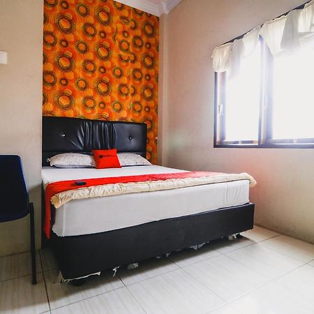 Hotel Reddoorz Near Jalan Gatot Subroto Medan Zewnętrze zdjęcie