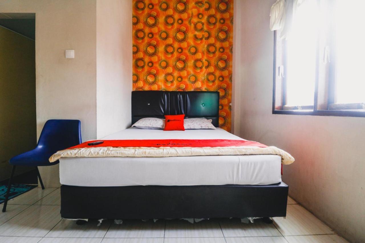 Hotel Reddoorz Near Jalan Gatot Subroto Medan Zewnętrze zdjęcie